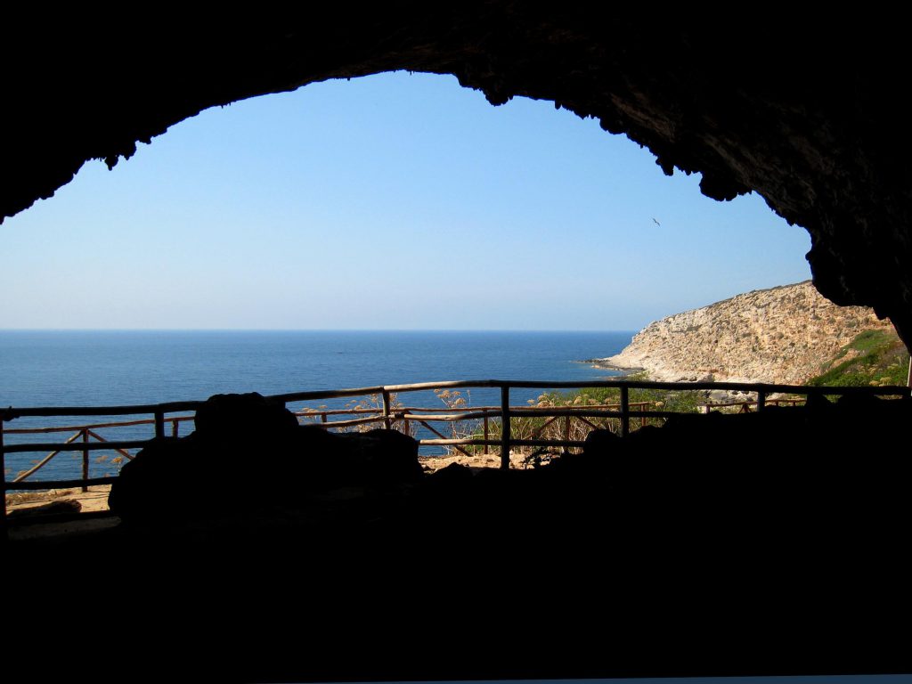 Vista dall'interno della Grotta del Genovese